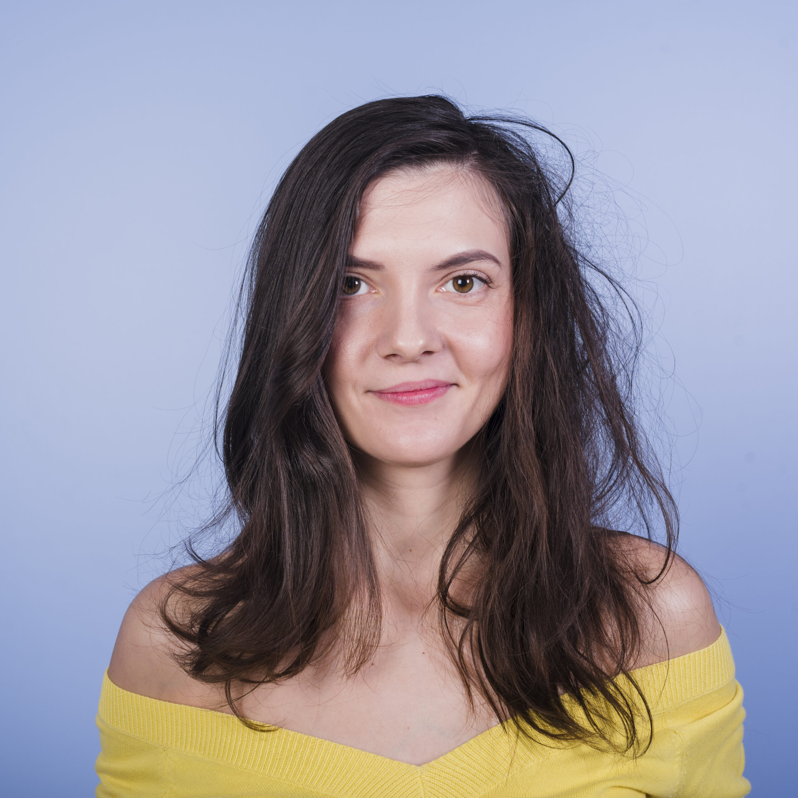 brunette-girl-posing